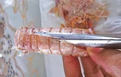 【小窍门】如何快速剥光一只皮皮虾