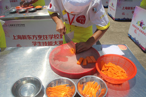 中烹2016届新生刀工比赛精彩纷呈