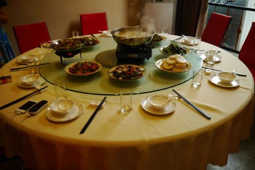 中餐宴会如何安排座位_如何安排婚宴酒店上的座次?
