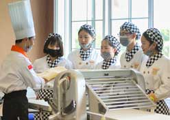 学烘焙大概需要多少钱_烘焙培训一年需要多少钱