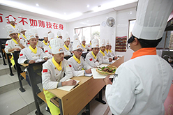 学厨师的途径有哪些？厨师好不好学？