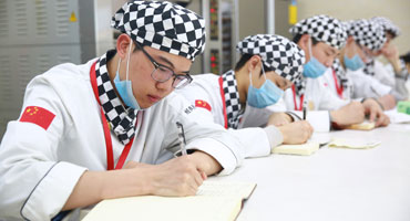 厨师学习好去处，当然来新东方学厨师