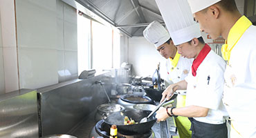 初中生学厨师好不好？