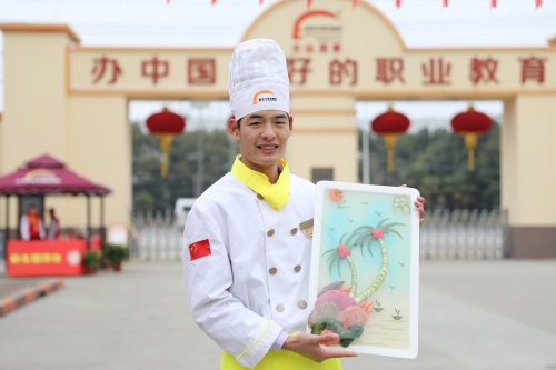 上了十几年学 这么火爆的开学季还是第一次见