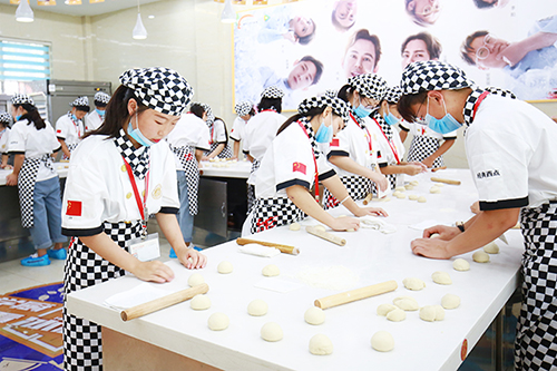 学烘焙多久能自己开店