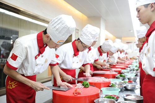 初中毕业，学厨师学校怎么样？