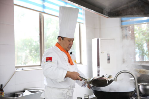 没有烹饪基础，可以学厨师吗？