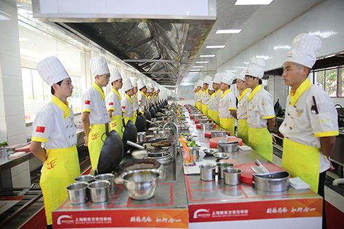 在上海学厨师去哪所厨师培训学校比较好？