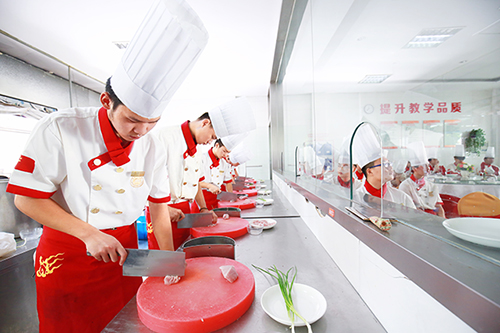上海新东方烹饪学校是优秀的厨师培训学校吗？