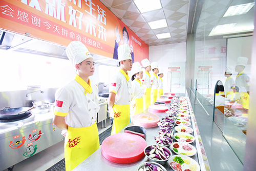 为什么都去上海新东方烹饪学校学厨师，比当学徒好吗？