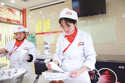 学蛋糕师多久？上海蛋糕学校哪家好？