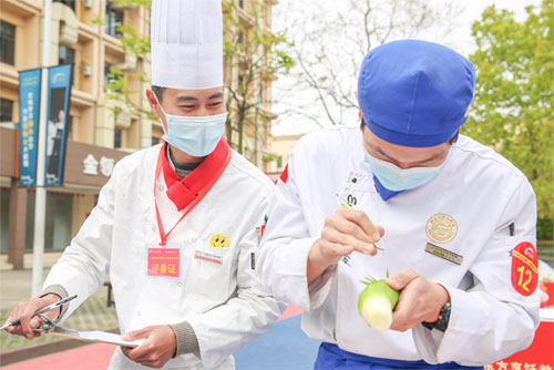 零基础学厨师一年多少学费？