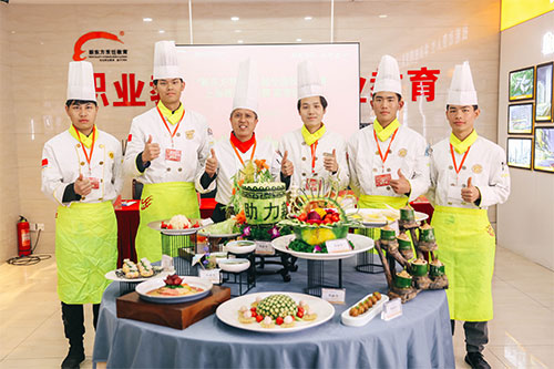 上海业余学厨师培训班去哪里好？